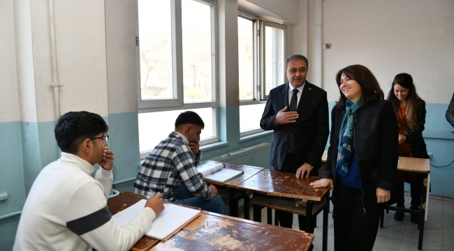 Vali Şıldak, Yüzbaşı Ali Saip Ursavaş Anadolu Lisesi'nde