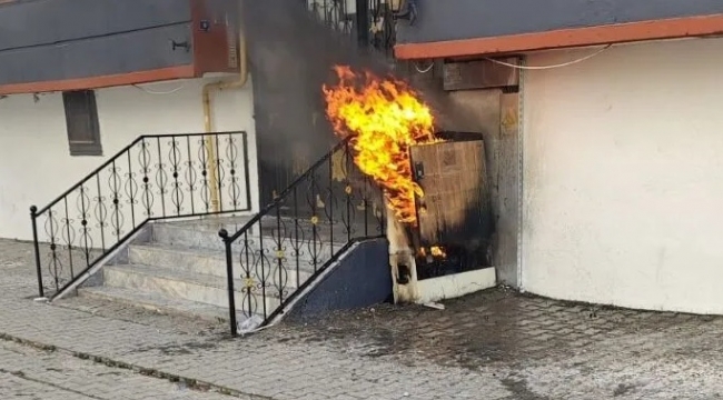 Viranşehir'de elektrik trafosu yandı
