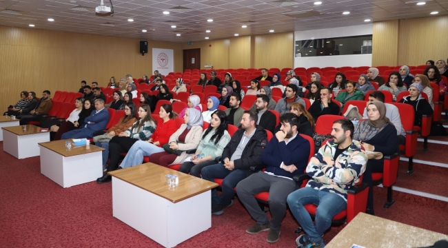 "Yenidoğan Ünitelerinde Aile Merkezli Bakım" Paneli Gerçekleşti