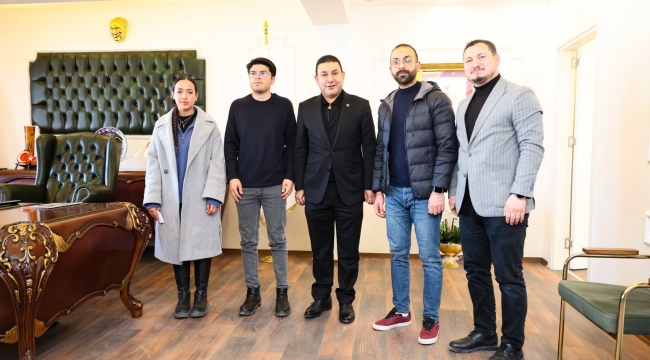  Başkan Özyavuz'u ziyaret ederek havadis-i mektep gazetesini takdim ettiler