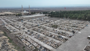 Büyükşehir Belediyesi'nden Mezarlıkta Ağaçlandırma Çalışması