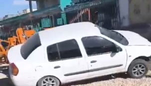 Eyyübiye'de otomobil kaldırıma çarptı: 4 yaralı