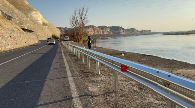 Şanlıurfa Büyükşehir Belediyesi Halfeti-Birecik Yolunda Trafik Güvenliğini Artırıyor