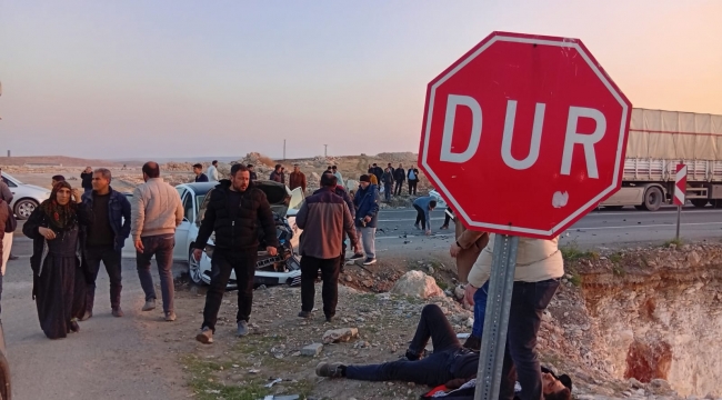 Şanlıurfa'da  iki otomobil çarpıştı, 3 yaralı 