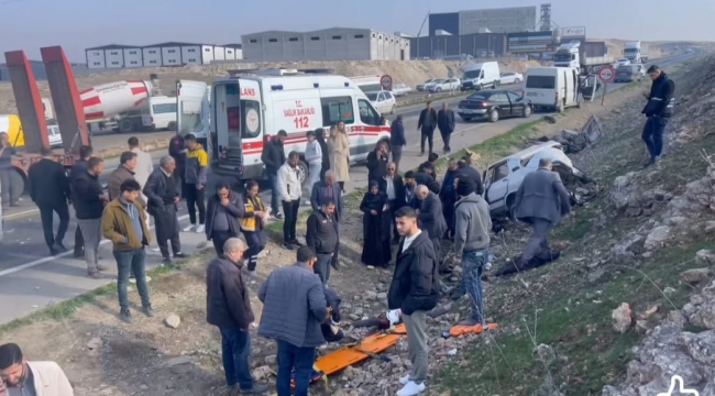 Suruç yolunda tır ile otomobil kafa kafaya çarpıştı: 1 ağır yaralı