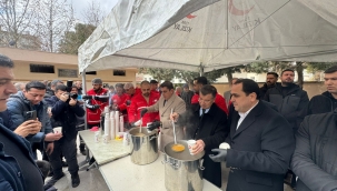 Birecik'te Cuma Namazı Sonrası Vatandaşlara Çorba İkramı