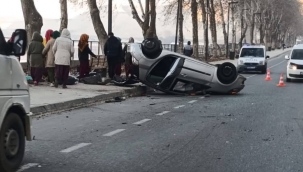 Birecik'te otomobil takla attı