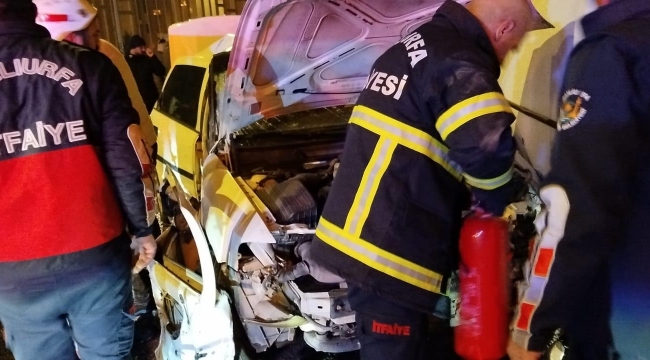 Eyyübiye'de otomobil ile minibüs çarpıştı! 2 yaralı