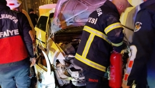 Eyyübiye'de otomobil ile minibüs çarpıştı! 2 yaralı