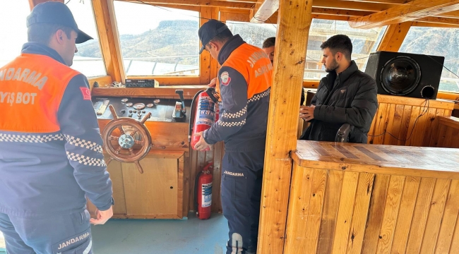 Halfeti'de bulunan gezi tekneleri denetlendi