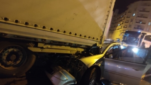 Siverek'te Otomobil Tıra Çarptı:3 Yaralı