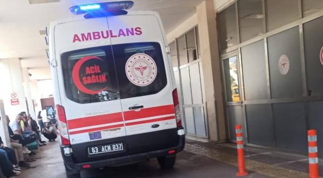 Viranşehir'de  tır ile otomobil çarpıştı, anne öldü, oğlu ağır yaralandı