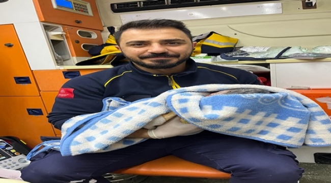  Yolda Gerçekleşen İki Doğumda Bebeklere "Birkan" Adı Verildi
