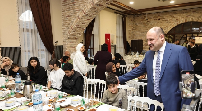 Başkan Gülpınar, yetimlerle iftar açtı 