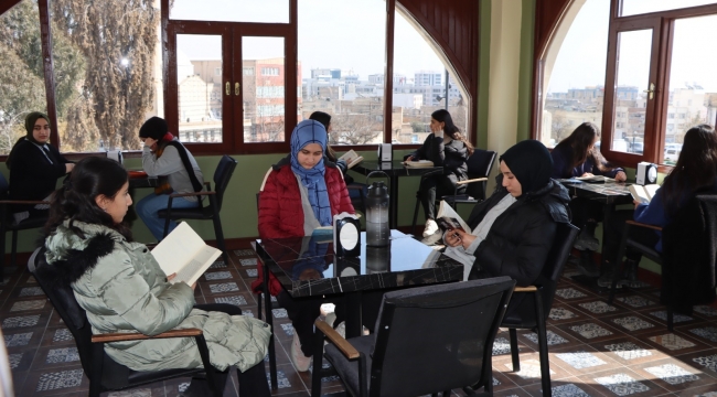 Büyükşehir Belediyesi, Kitap Kafe ile Gençlere EğItim Desteğİ Sunuyor