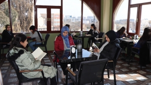 Büyükşehir Belediyesi, Kitap Kafe ile Gençlere EğItim Desteğİ Sunuyor