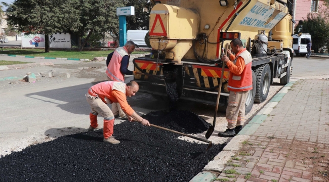 Haliliye'de Üstyapı Hamlesi: Sıcak Asfalt İle Yollar Onarılıyor 