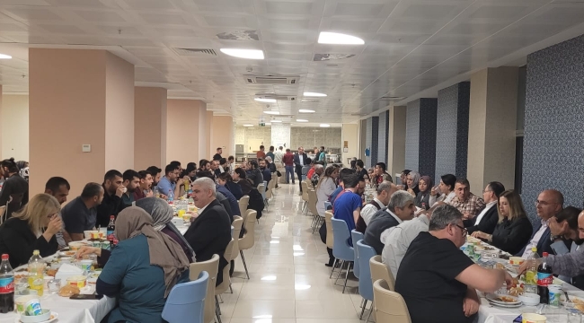 Rektör Güllüoğlu, Harran Üniversitesi Hastanesi Personeliyle İftar Programında Buluştu