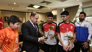 Şampiyon Sporcular, Şampiyonluklarını Başkan Gülpınar'a Armağan Etti 
