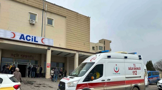 Şanlıurfa'da hafif ticari aracın şarampole devrildi, 1 ölü, 2 yaralı