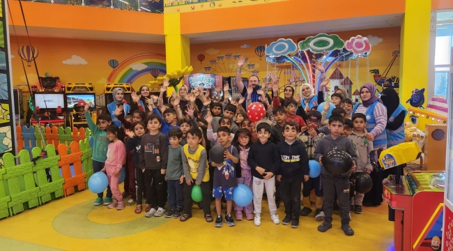 Yetimler Gününde Minikler Unutulmadı