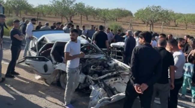 Birecik'te İki Otomobil Kafa Kafaya Çarpıştı: 2'si Ağır 5 Yaralı