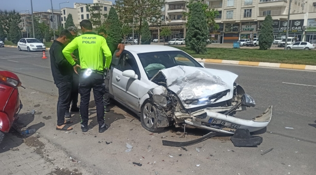 Haliliye'de iki otomobil çarpıştı, 4 yaralı