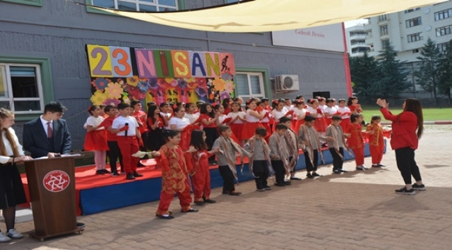 Mektebim Kolejinde 23 Nisan Coşkusu