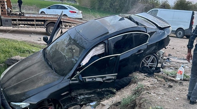 Şanlıurfa'da otomobil şarampole devrildi, 2 yaralı 