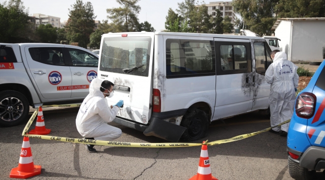 Siverek'te kablo hırsızlar araç lastiği patlayınca yakalandı.