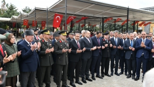 Vali Şıldak, Kurtuluşun 105'inci Yılında Çelenk Sunma Töreni'ne Katıldı