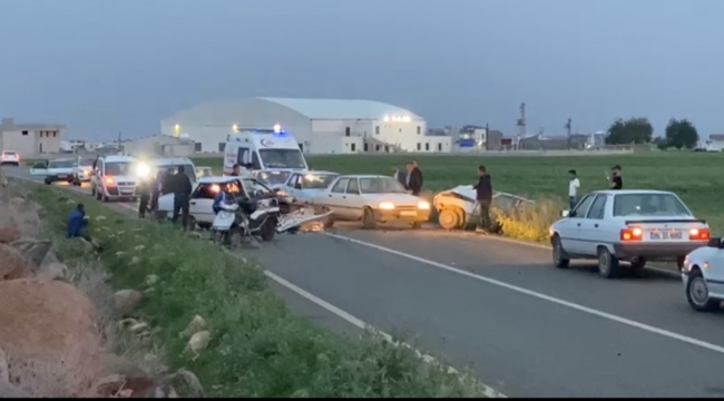 Viranşehir'de iki otomobil kafa kafaya çarpıştı