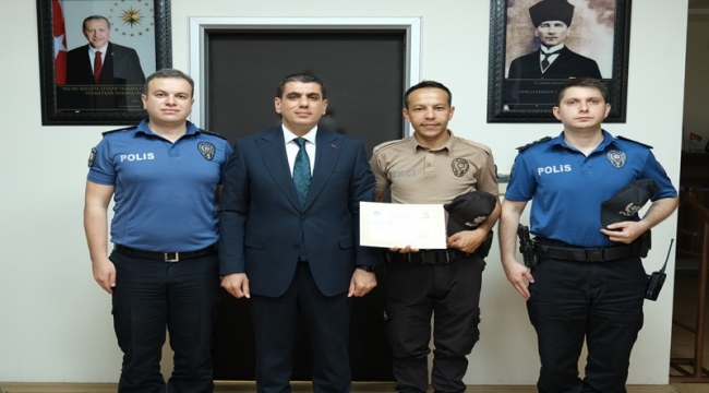 Birecik'te Çarşı ve Mahalle Bekçisi Mustafa Zeybel'e Başarı Belgesi