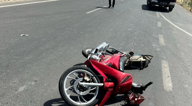 Birecik'te Motosiklet İle Otomobil Çarpıştı, 1 Ağır Yaralı