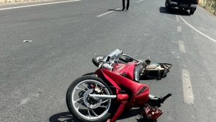 Birecik'te Motosiklet İle Otomobil Çarpıştı, 1 Ağır Yaralı