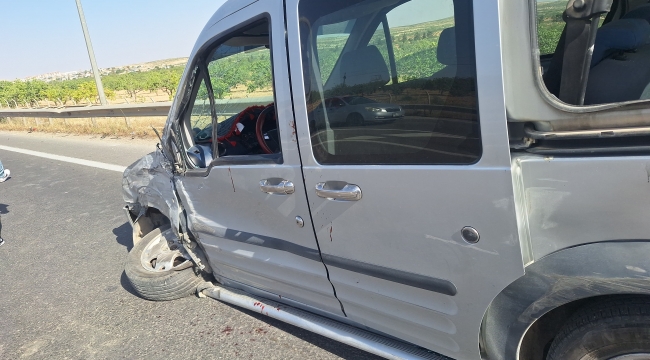 Birecik'te yolcu minibüsü ile ticari araç çarpıştı, 7 yaralı