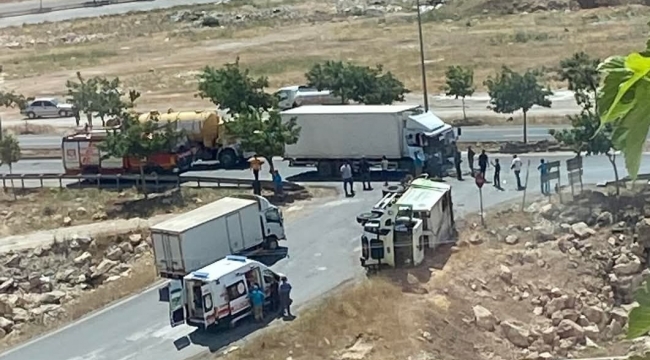 Eyyübiye'de Kamyon Çöp Aracına Çarptı: 3 Yaralı 