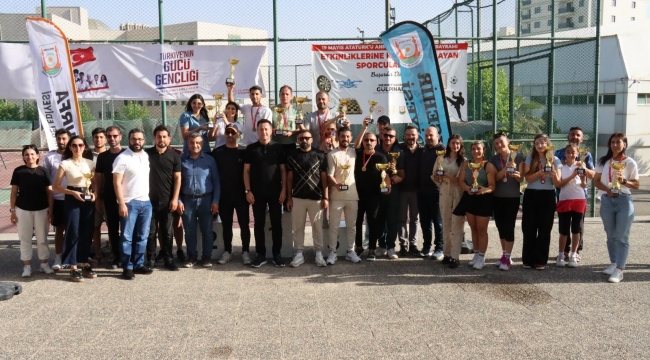 Gençlik Haftası Tenis Turnuvası Ödül Töreniyle Sona Erdi