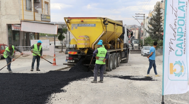 Haliliye'de Yollar Sıcak Asfaltla Yenileniyor
