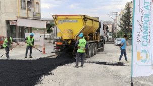 Haliliye'de Yollar Sıcak Asfaltla Yenileniyor