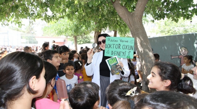 Harran Üniversitesi Öğrencilerinden İlkokullarda "Kitap Sevme Günü" Etkinliği