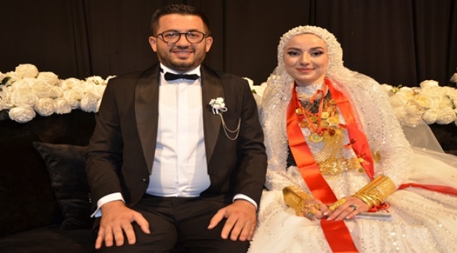 Şanlıurfa'da Aşiret Düğünü: Altın Yağdı, Halaylar Çekildi