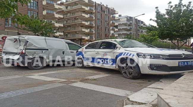 Şanlıurfa'da Polis Ekipleri Kaza Yaptı: 2 Yaralı