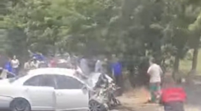 Akçakale'de İki Otomobil Kafa Kafaya Çarpıştı: 1 Yaralı