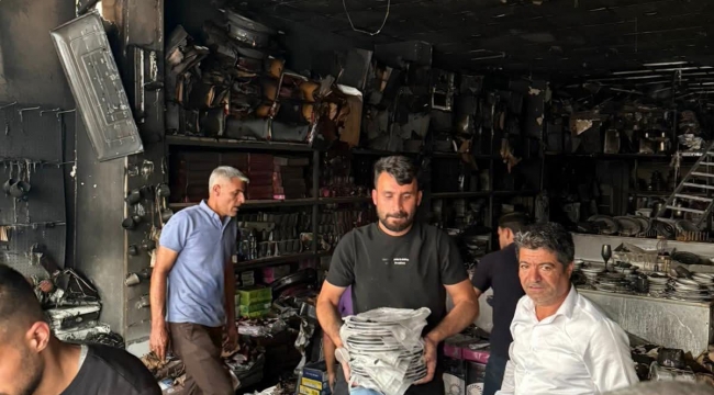 Akçakale'de iş yeri ve araç yandı 