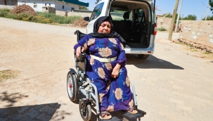 Başkan Özyavuz Aysel Bata'nın Akülü Sandalye İsteğini Yerine Getirdi