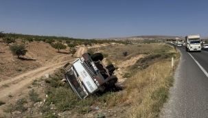 Birecik'te Kamyonet Devrildi, 1 Yaralı