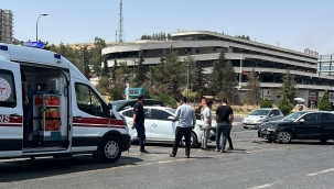 Sanayi Sitesi Yolu Tehlike Saçıyor: 2 Araç Çarpıştı, Yaralılar Var