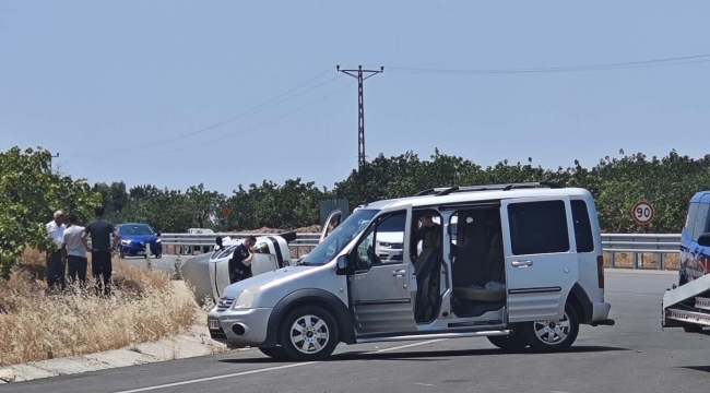 Şanlıurfa'da 2 araç çarpıştı 5 kişi yaralandı 