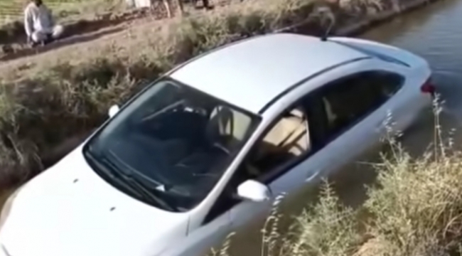 Şanlıurfa'da araç sulama kanalına düştü